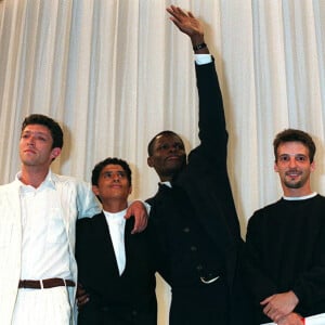 Mathieu Kassovitz reçoit le prix de la mise en scène pour son film "La Haine". 48e festival international du film de Cannes. Le 18 mai 1995.