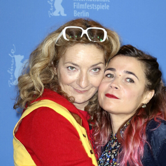 Corinne Masiero et Blanche Gardin - Photocall du film "Effacez l'historique" lors de la 70e édition du festival international du film de Berlin (La Berlinale 2020). Le 29 février 2020.