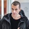 Piotr Pavlenski sort du tribunal de Paris mis en examen pour violences aggravées à la suite d'une rixe au couteau lors d'une soirée de réveillon. Paris, le 3 mars 2020.