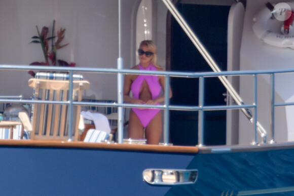 Silvio Berlusconi et sa compagne Francesca Pascale se relaxent à bord d'un yacht avec des amis à Ibiza le 21 juillet 2018