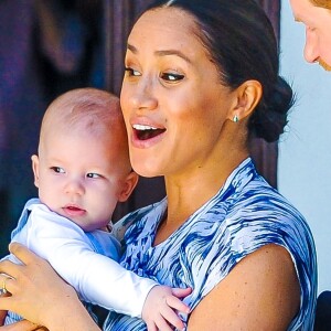 Le prince Harry et Meghan Markle présentent leur fils Archie à Desmond Tutu à Cape Town, Afrique du Sud le 25 septembre 2019.