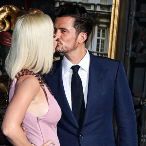 Katy Perry et son fiancé Orlando Bloom à la première de la série télévisée Amazon Prime Video "Carnival Row" au TCL Chinese Theatre dans le quartier de Hollywood, à Los Angeles, Californie, Etats-Unis, le 21 août 2019.