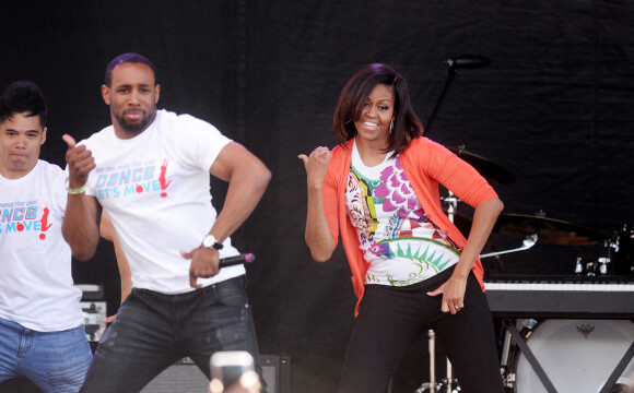 Michelle Obama danse avec le les stars de l'émission 'So You Can Dance' à la Maison Blanche. Washington, le 6 avril 2015.