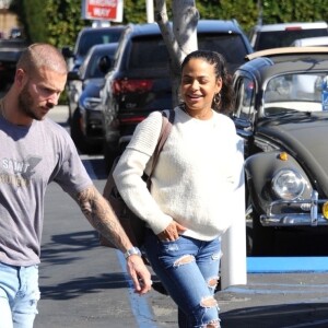 Matt Pokora et sa compagne Christina Milian se baladent avec leur fils Isaiah dans le quartier de West Hollywood à Los Angeles. La petite famille est allée déjeuner chez Fred Segal. Le 11 février 2020