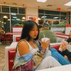 Jade Hallyday avec sa petite soeur Joy au fast food "In-N-Out Burger", à Los Angeles. Photo publiée sur la page Instagram de Jade le 7 mars 2020.
