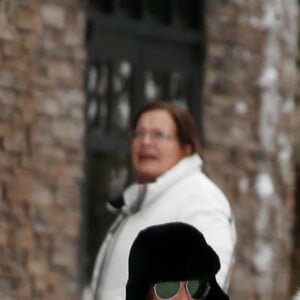 Exclusif - Laeticia Hallyday et son compagnon Pascal Balland lors d'une journée au ski à la station "Big Sky" dans le Montana avec leurs filles respectives, le 16 février 2020.