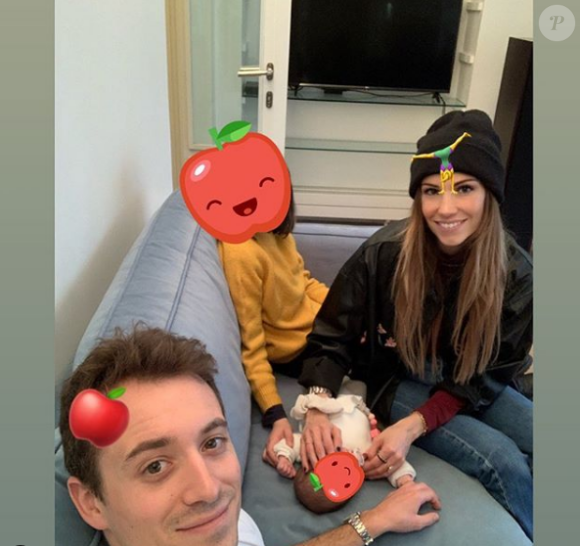 Alexandra Rosenfeld pose sur Instagram avec sa fille Ava, son chéri Hugo Clément et leur fille Jim - 8 février 2020