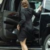 Angelina Jolie est allée au cinéma avec ses enfants à Los Angeles. La petite Shiloh marche difficilement à l'aide de béquilles. Le 9 mars 2020.