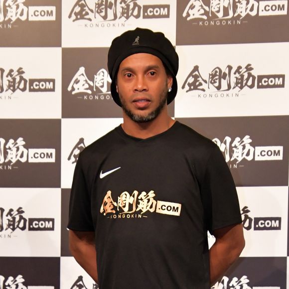 Le footballeur Ronaldinho en promotion pour la marque de complément nutritionnel "Kongokin" à l'hôtel Grand Hyatt à Tokyo. Le 28 mars 2018.