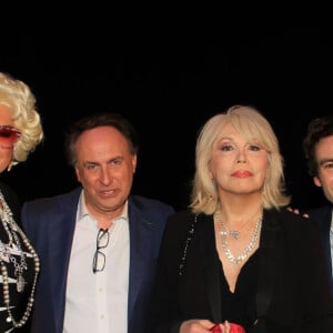 Exclusif - Zize (Thierry Wilson), Christophe Combarieu, Amanda Lear et Mathieu Wilhelm assistent au Grand Show de l'Humour Présenté par Christophe Combarieu et Mathieu Wilhelm, au théâtre des Mathurins. Paris, France, le 9 mars 2020. © Philippe Baldini/Bestimage