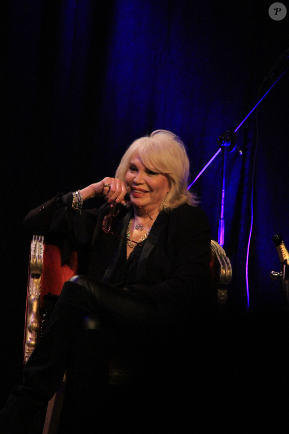 Exclusif - Amanda Lear assiste au Grand Show de l'Humour Présenté par Christophe Combarieu et Mathieu Wilhelm, au théâtre des Mathurins. Paris, France, le 9 mars 2020. © Philippe Baldini/Bestimage