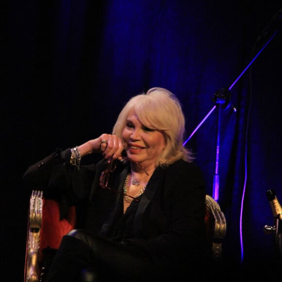 Exclusif - Amanda Lear assiste au Grand Show de l'Humour Présenté par Christophe Combarieu et Mathieu Wilhelm, au théâtre des Mathurins. Paris, France, le 9 mars 2020. © Philippe Baldini/Bestimage