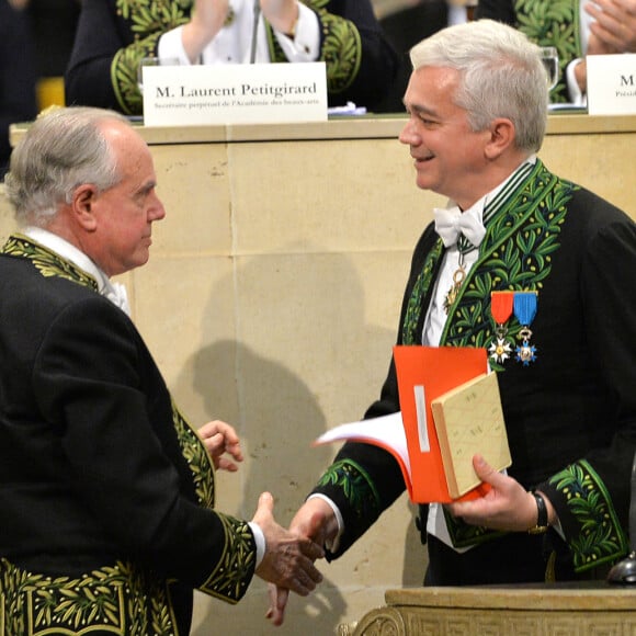 Frédéric Mitterrand et Adrien Goetz lors de la cérémonie d'installation de Frédéric Mitterrand à l'académie des Beaux-Arts à Paris, France, le 5 février 2020. © Veeren/Bestimage