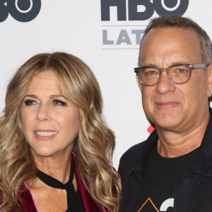 Rita Wilson et sa femme Tom Hanks à la soirée Stand Up To Cancer 2016 TV Special au Walt Disney Concert Hall à Los Angeles, le 9 septembre 2016