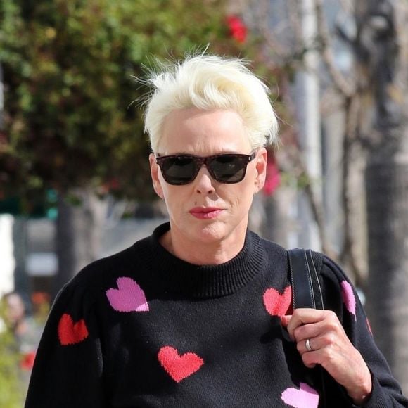 Brigitte Nielsen est allée déjeuner avec son mari M. Dessi chez Joan's on Third dans le quartier de Studio City à Los Angeles, le 20 février 2020.