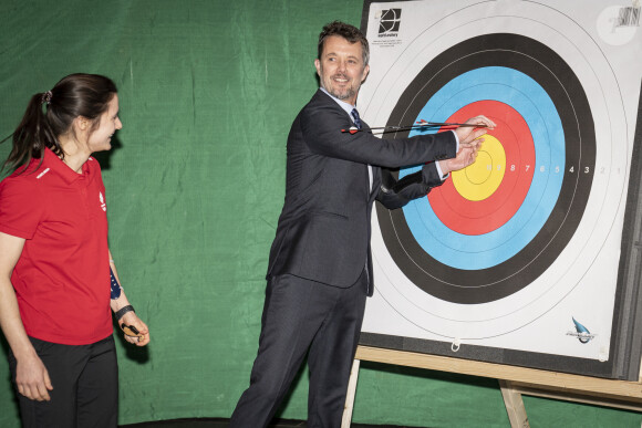 Le prince Frederik de Danemark visite l'exposition Lad Legene Begynde (Que les jeux commencent) à Hellerup le 23 janvier 2020.