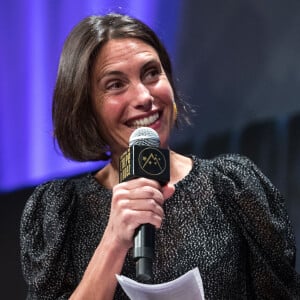 Alessandra Sublet sur scène lors de la cérémonie de clôture du 23ème festival international du film de comédie de l'Alpe d'Huez, le 18 janvier 2020. © Cyril Moreau/Bestimage