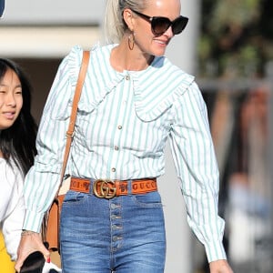 Exclusif - De retour à Los Angeles, Laeticia Hallyday et ses filles Jade et Joy sont allées faire des courses au "Seafood Market & Cafe" de Santa Monica, le 12 janvier 2020.