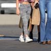 Exclusif -- De retour à Los Angeles, Laeticia Hallyday et ses filles Jade et Joy sont allées faire des courses au "Seafood Market & Cafe" de Santa Monica, le 12 janvier 2020.