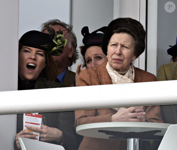 Autumn Phillips et sa belle-mère la princesse Anne lors du premier jour du Festival de Cheltenham à l'hippodrome de Cheltenham, le 10 mars 2020.