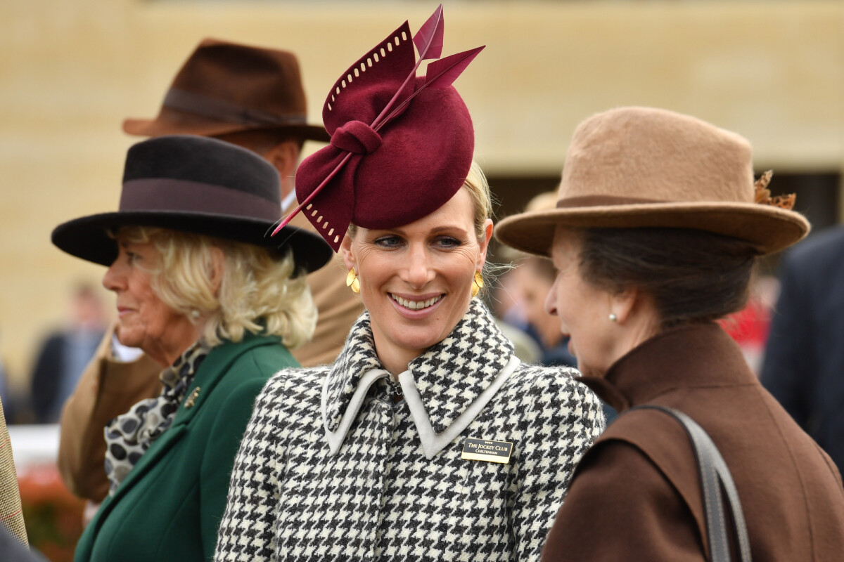 Photo Camilla Parker Bowles, Zara Tindall et la princesse Anne d'Angleterre lors du festival Photo Camilla Parker Bowles, Zara Tindall et la princesse Anne d'Angleterre lors du festival