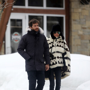 Exclusif - Laeticia Hallyday et son compagnon Pascal Balland lors d'une journée au ski à la station "Big Sky" dans le Montana avec leurs filles respectives, le 16 février 2020.