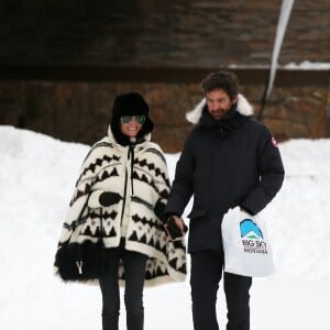 Exclusif - Laeticia Hallyday et son compagnon Pascal Balland lors d'une journée au ski à la station "Big Sky" dans le Montana avec leurs filles respectives, le 16 février 2020.