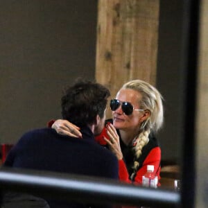 Exclusif - Laeticia Hallyday et son compagnon Pascal Balland lors d'une journée au ski à la station "Big Sky" dans le Montana avec leurs filles respectives, le 16 février 2020.