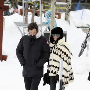 Exclusi - Laeticia Hallyday et son compagnon Pascal Balland lors d'une journée au ski à la station "Big Sky" dans le Montana avec leurs filles respectives, le 16 février 2020.