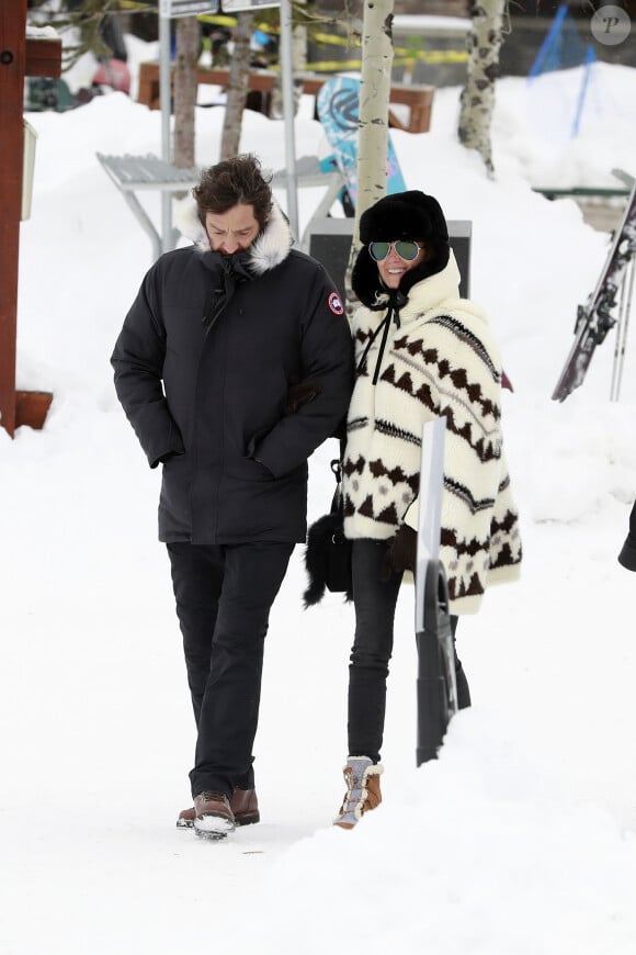 Exclusi - Laeticia Hallyday et son compagnon Pascal Balland lors d'une journée au ski à la station "Big Sky" dans le Montana avec leurs filles respectives, le 16 février 2020.
