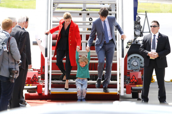 Justin Trudeau, sa femme Sophie Gregoire et leur fils Hadrien arrivent à l'aéroport de Hambourg le 6 juillet 2017. © Future-Image via ZUMA Press / Bestimage