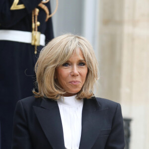 Le président Emmanuel Macron, la première dame Brigitte Macron - Le roi et la reine d'Espagne sortent du palais de l'Elysée à Paris après un déjeuner avant la cérémonie à l'occasion de la première journée nationale d'hommage aux victimes du terrorisme le 11 mars 2020. © Dominique Jacovides / Bestimage