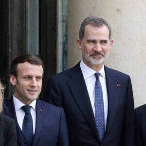 La première dame Brigitte Macron, le président Emmanuel Macron, le roi Felipe VI d'Espagne, La reine Letizia d'Espagne - Le roi et la reine d'Espagne arrivent au palais de l'Elysée à Paris pour un déjeuner avant la cérémonie à l'occasion de la première journée nationale d'hommage aux victimes du terrorisme le 11 mars 2020. © Stéphane Lemouton / Bestimage