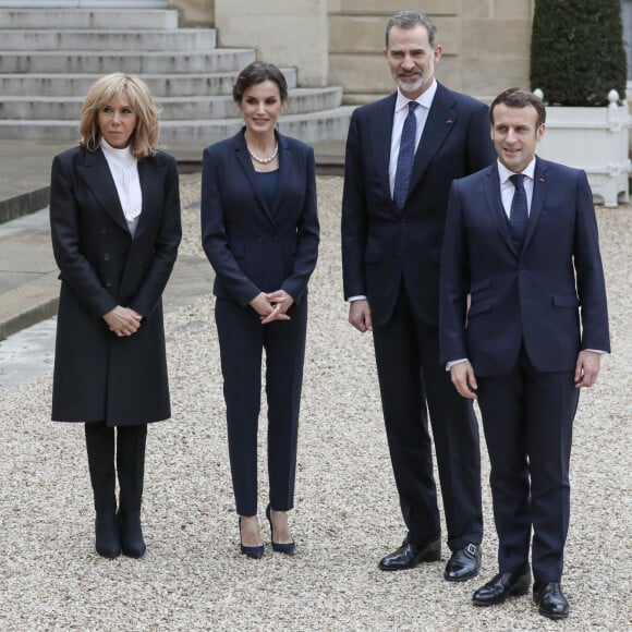 La première dame Brigitte Macron, le président Emmanuel Macron, le roi Felipe VI d'Espagne, La reine Letizia d'Espagne - Le roi et la reine d'Espagne arrivent au palais de l'Elysée à Paris pour un déjeuner avant la cérémonie à l'occasion de la première journée nationale d'hommage aux victimes du terrorisme le 11 mars 2020. © Stéphane Lemouton / Bestimage