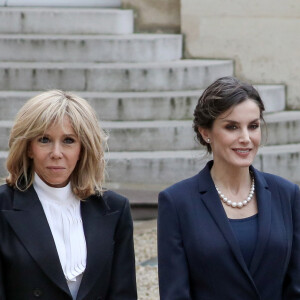 La première dame Brigitte Macron, La reine Letizia d'Espagne - Le roi et la reine d'Espagne arrivent au palais de l'Elysée à Paris pour un déjeuner avant la cérémonie à l'occasion de la première journée nationale d'hommage aux victimes du terrorisme le 11 mars 2020. © Stéphane Lemouton / Bestimage