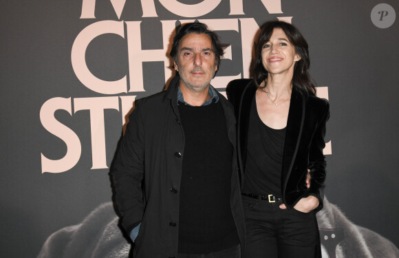 Yvan Attal et sa compagne Charlotte Gainsbourg - Avant-première du film "Mon chien stupide" au cinéma UGC Normandie à Paris, le 22 octobre 2019. © Coadic Guirec/Bestimage