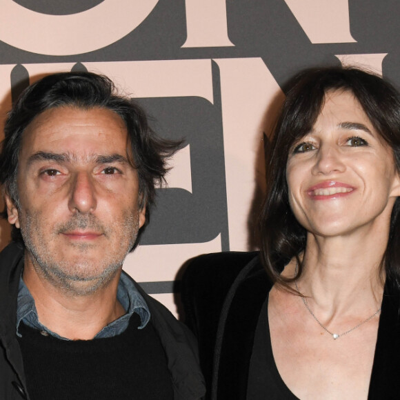 Yvan Attal et sa compagne Charlotte Gainsbourg - Avant-première du film "Mon chien stupide" au cinéma UGC Normandie à Paris, le 22 octobre 2019. © Coadic Guirec/Bestimage