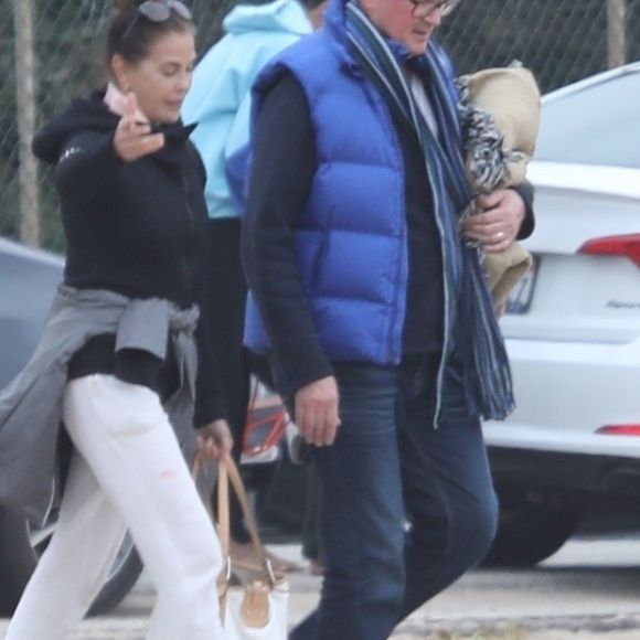 Exclusif - Teri Hatcher profite d'un rendez-vous romantique avec un homme mystérieux sur la plage de Malibu, Los Angeles, Californie. Le 7 mars 2020.