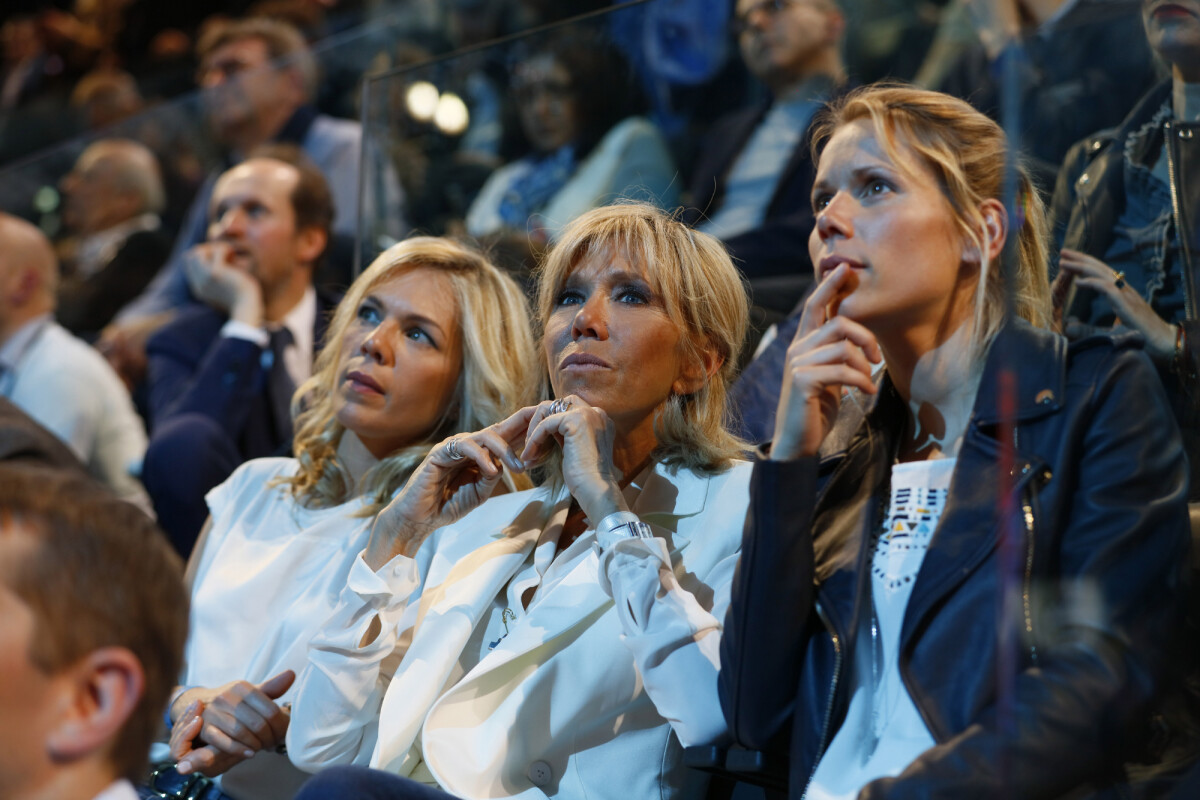 Brigitte Macron confinée à l'Élysée : ce rituel qu'elle garde avec ses  enfants - Purepeople