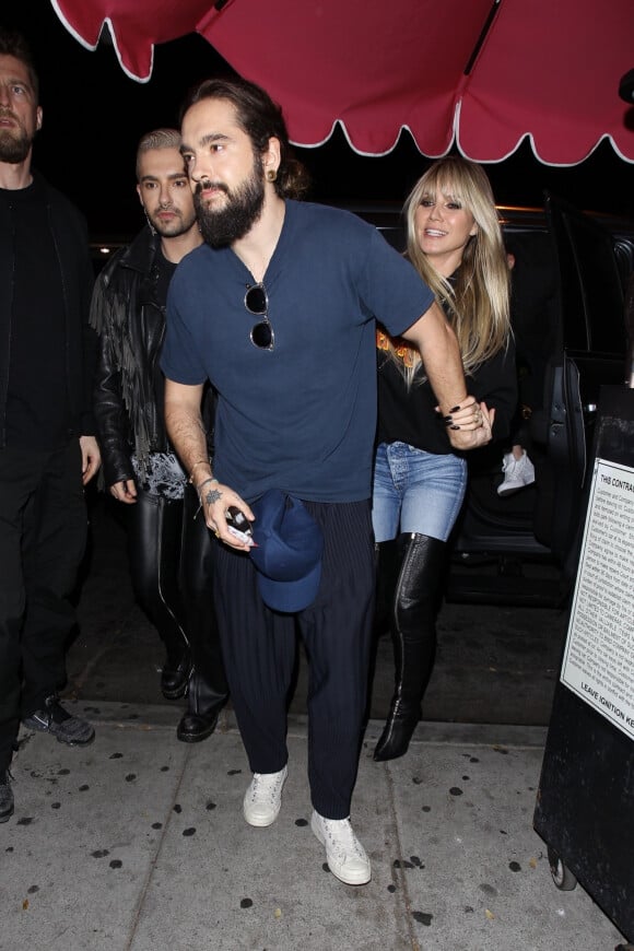 Heidi Klum arrive au restaurant Delilah en compagnie de son mari Tom Kaulitz et de son beau-frère Bill Kaulitz dans le quartier de West Hollywood à Los Angeles, le 4 mars 2020