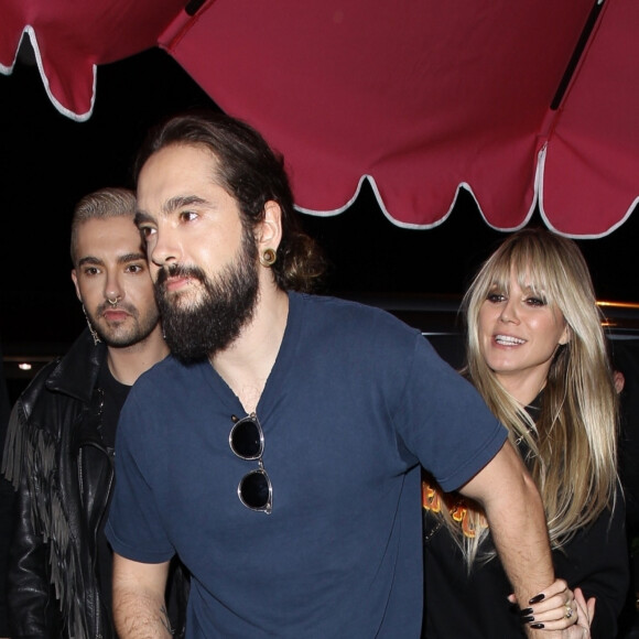 Heidi Klum arrive au restaurant Delilah en compagnie de son mari Tom Kaulitz et de son beau-frère Bill Kaulitz dans le quartier de West Hollywood à Los Angeles, le 4 mars 2020