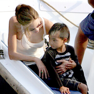 Angelina Jolie et Maddox en Inde en 2006.