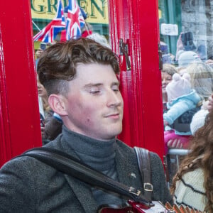 Le prince William, duc de Cambridge, et Catherine (Kate) Middleton, duchesse de Cambridge, rencontrent des Galwegiens lors d'une visite dans un pub irlandais traditionnel du centre-ville de Galway lors du troisième jour de leur visite en République d'Irlande. Galway, le 5 mars 2020.