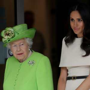 La reine Elisabeth II d'Angleterre et Meghan Markle, duchesse de Sussex en visite à Chester le 14 juin 2018.