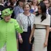 La reine Elisabeth II d'Angleterre et Meghan Markle, duchesse de Sussex en visite à Chester le 14 juin 2018.