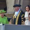 La reine Elisabeth II d'Angleterre et Meghan Markle, duchesse de Sussex en visite à Chester le 14 juin 2018.