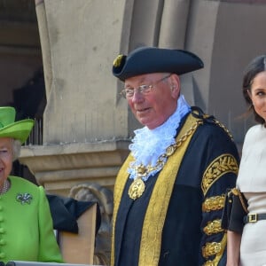 La reine Elisabeth II d'Angleterre et Meghan Markle, duchesse de Sussex en visite à Chester le 14 juin 2018.