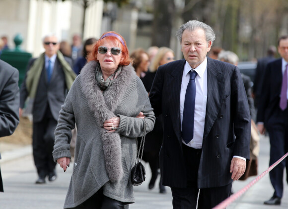 Régine et son frère Maurice Bidermann - Obsèques d'Antoine Veil au cimetière du Montparnasse à Paris. Le 15 avril 2013.