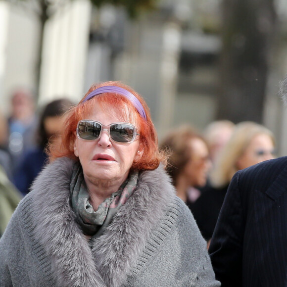 Régine et son frère Maurice Bidermann - Obsèques d'Antoine Veil au cimetière du Montparnasse à Paris. Le 15 avril 2013.