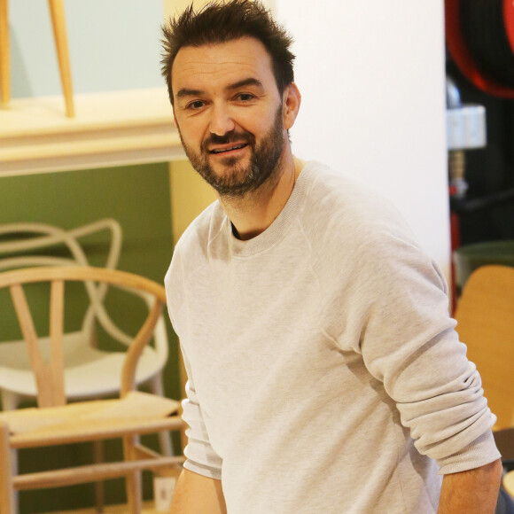 Exclusif - Cyril Lignac dédicace son livre "Saisons" à Paris le 7 décembre 2019. © Jonathan Rebboah/Panoramic/Bestimage